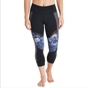 CALIA by Carrie Underwood Capri